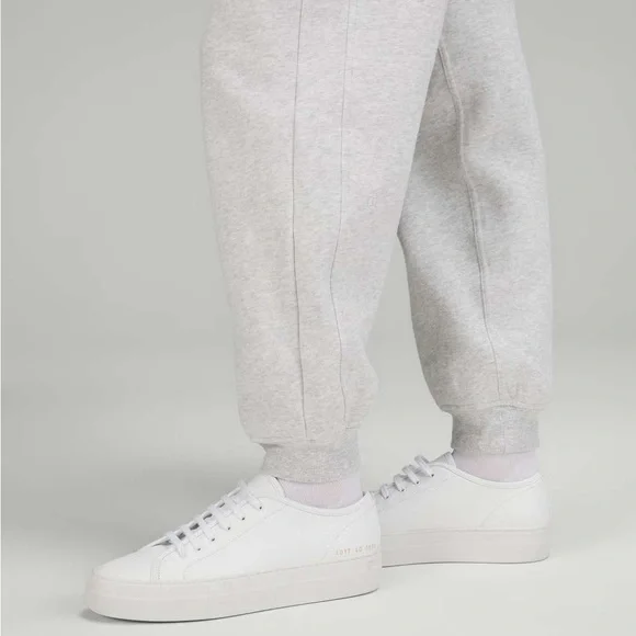 Lululemon Scuba High-Rise Jogger - Picture 3 of 8